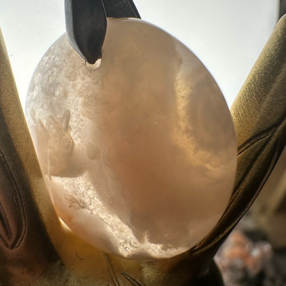 Round Flower Agate Pendant Necklace - Picture 5 of 6